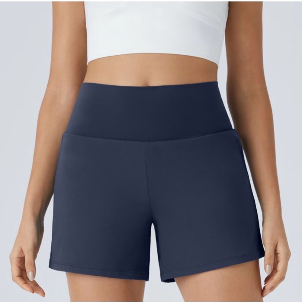 NWT HALARA Women's Softly Zero 2:1 Airy 5”Navy Yoga Shorts